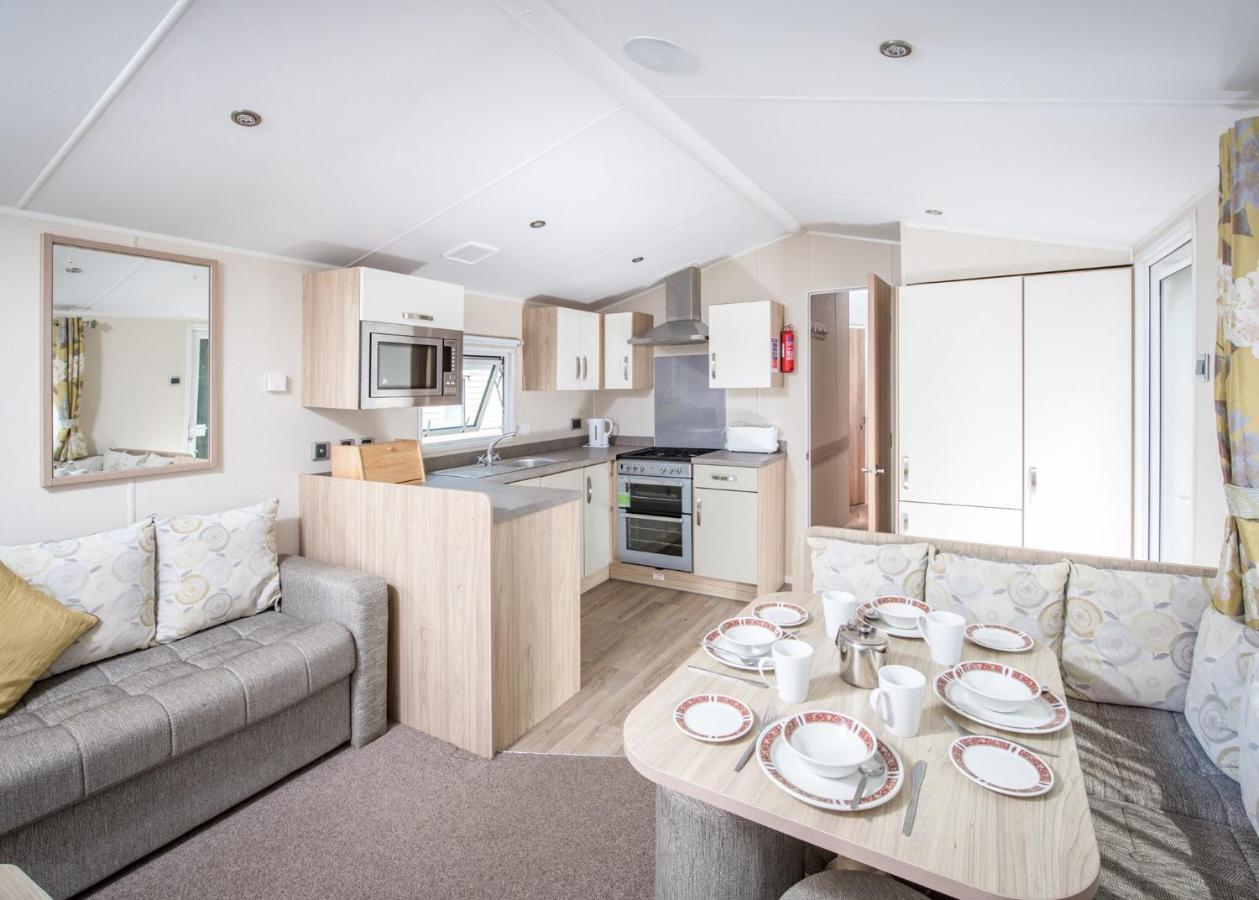 Cardigan Bay Holiday Park Екстер'єр фото