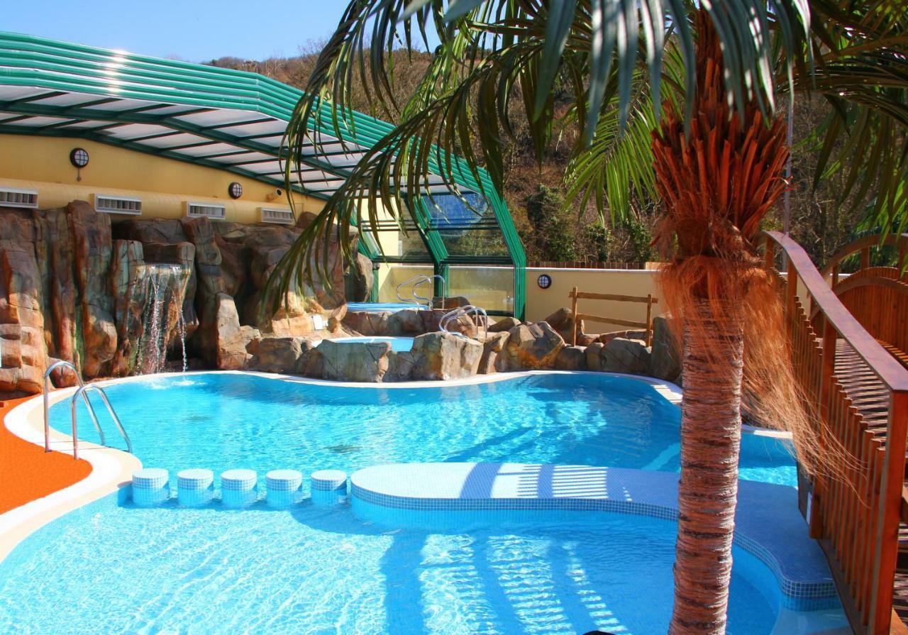 Cardigan Bay Holiday Park Екстер'єр фото